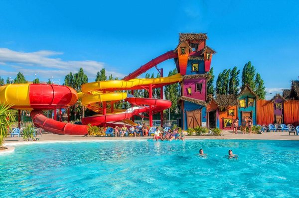 Les avantages du camping avec parc aquatique pour les familles en Vendée